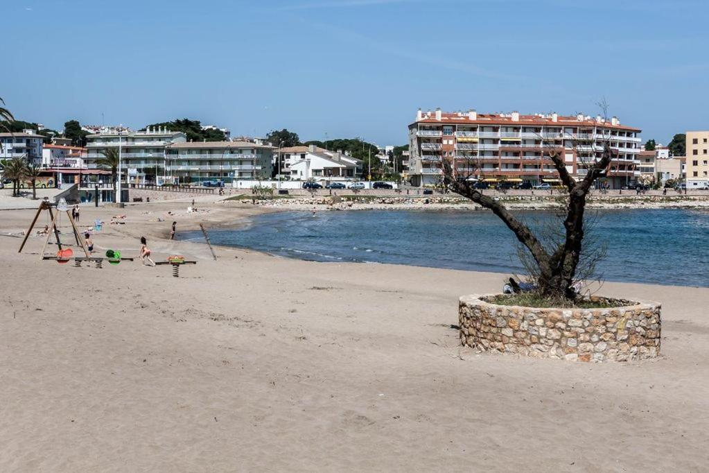 Apartamento Pie De Playa-Wifi Free L'Escala Exterior photo
