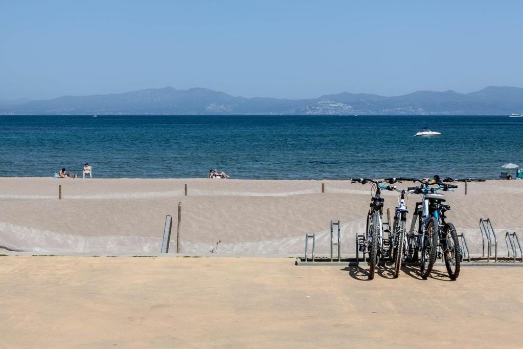 Apartamento Pie De Playa-Wifi Free L'Escala Exterior photo