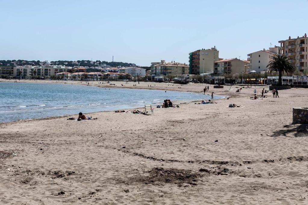 Apartamento Pie De Playa-Wifi Free L'Escala Exterior photo