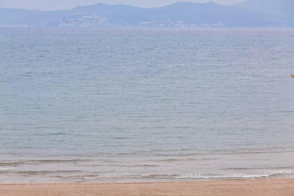Apartamento Pie De Playa-Wifi Free L'Escala Exterior photo